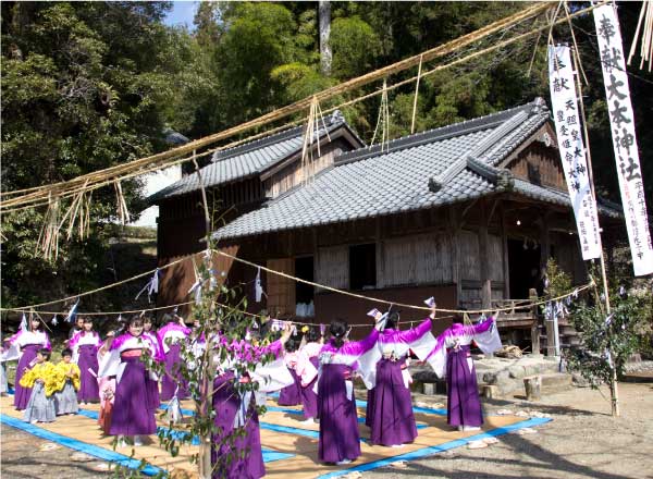 大本神社（お伊勢踊り）